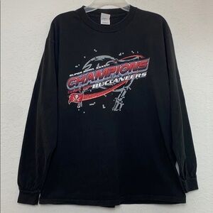 ✅Men Tampa Bay Buccaneers Champion Shirt Size L